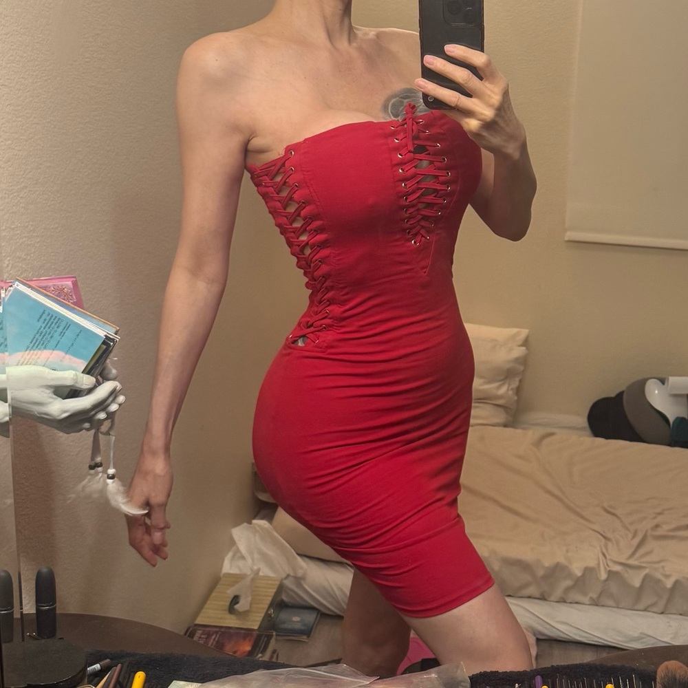 Hot & Delicious Strapless Red Dress S